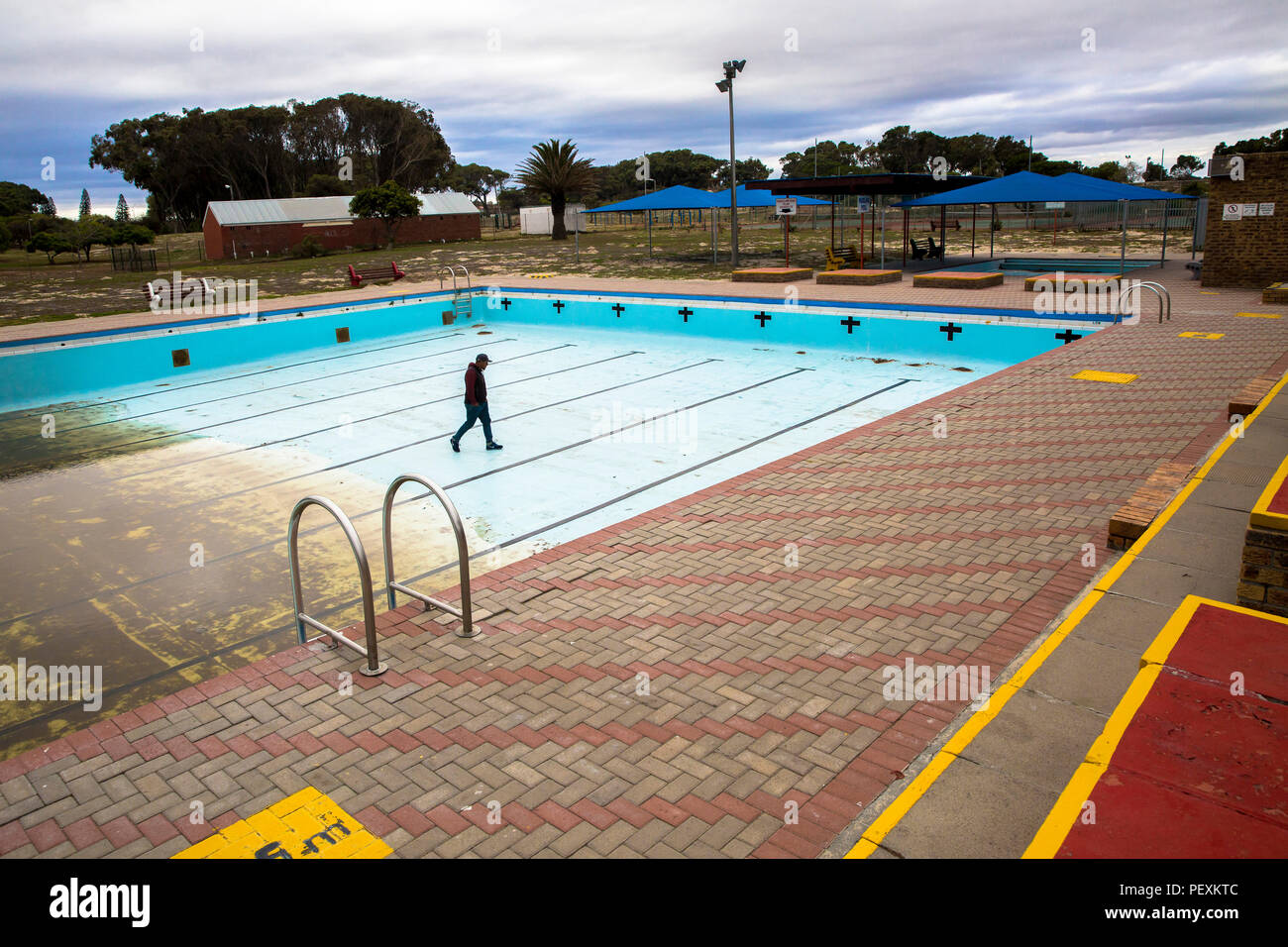Leeren Swimmingpool während Kapstadt Wasserkrise, Provinz Westkap, Südafrika Stockfoto