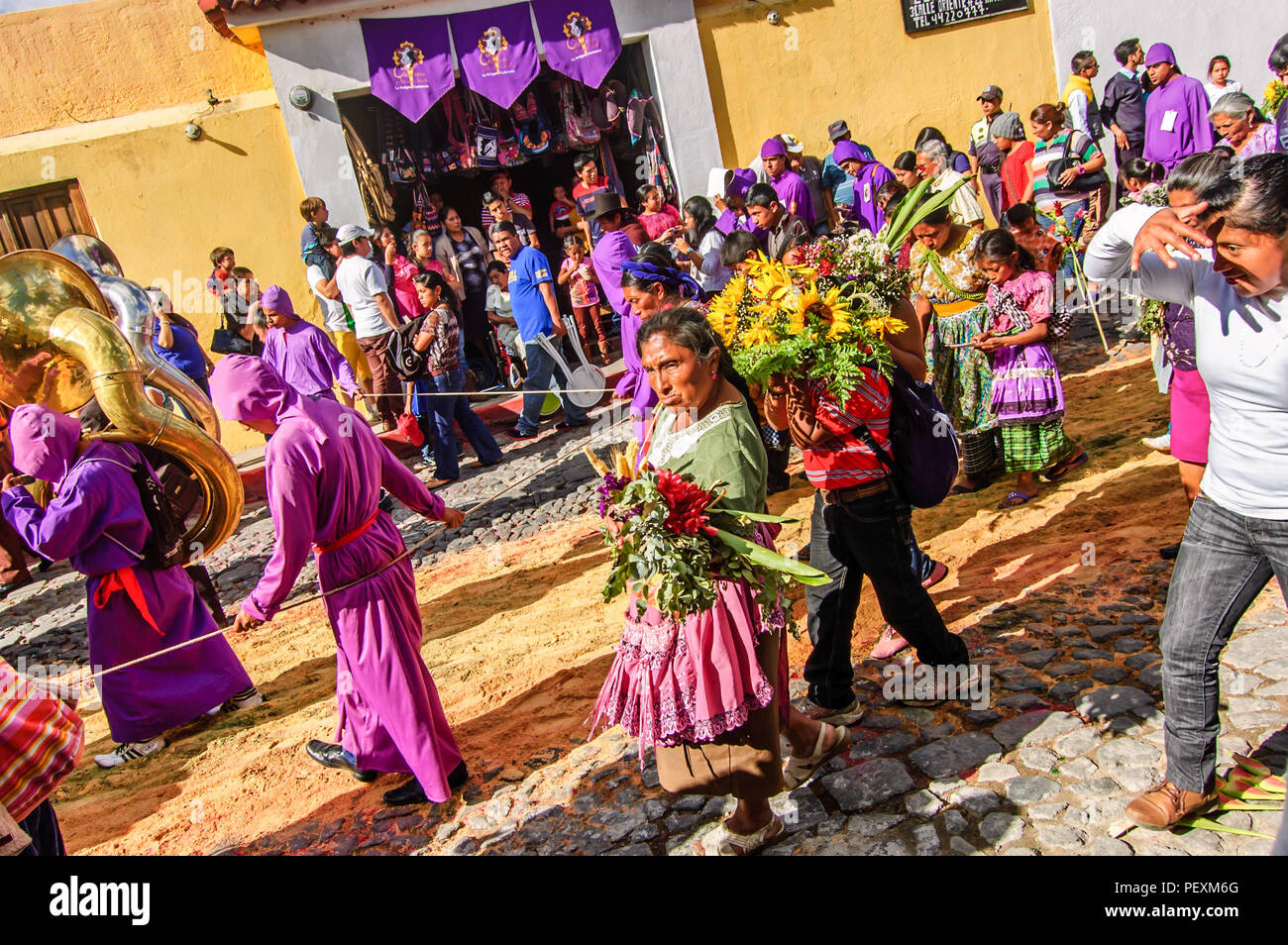 Antigua, Guatemala - Mar 1, 2015: Fastenzeit Prozession im UNESCO Weltkulturerbe mit dem berühmtesten Feierlichkeiten zur Karwoche in Lateinamerika. Stockfoto