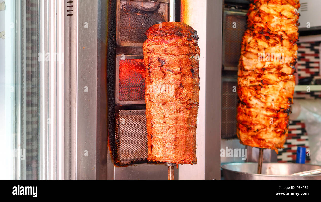 Chicken grill and doner spit -Fotos und -Bildmaterial in hoher ...