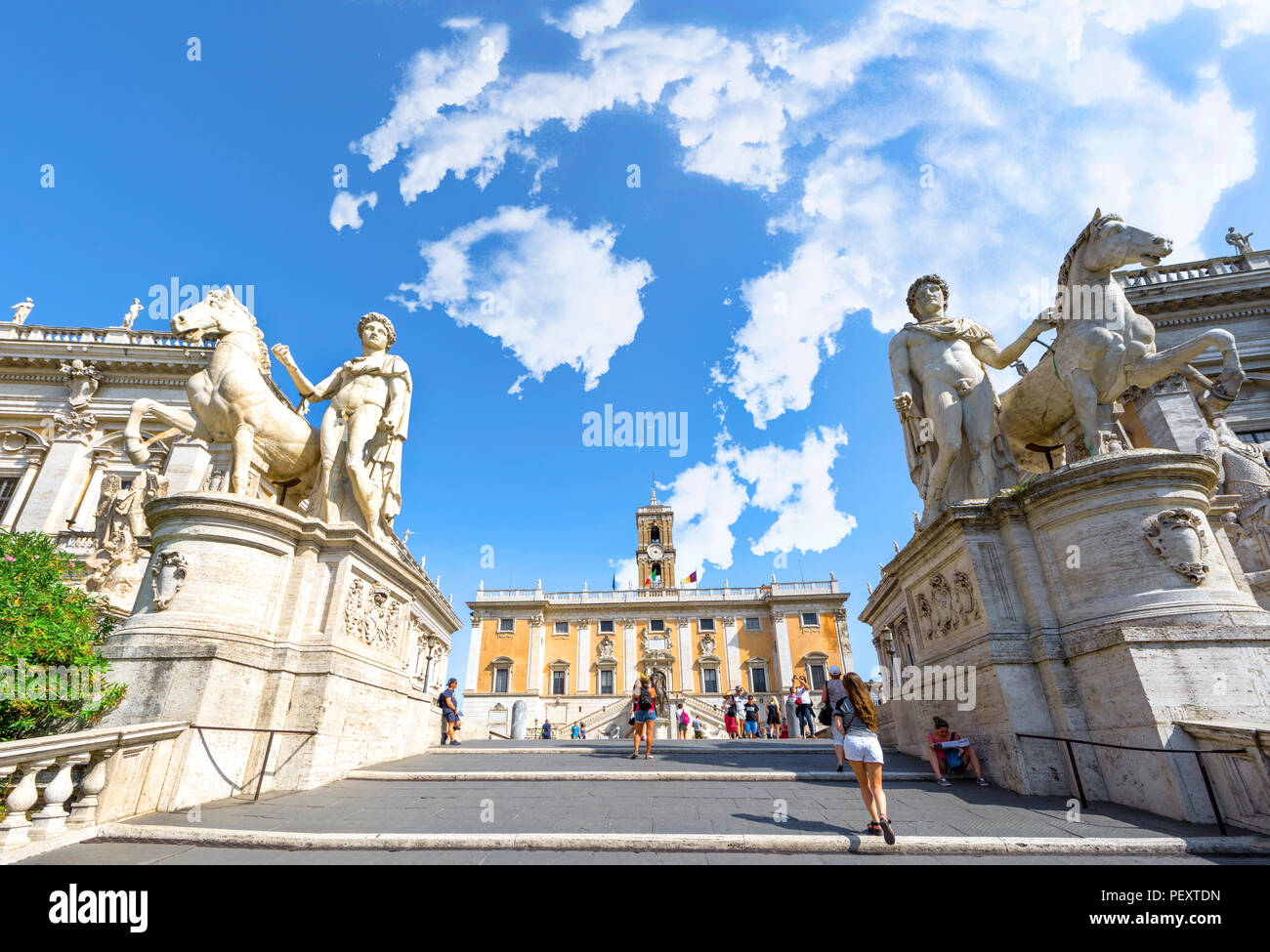 Im folgenden werden die Schritte zur Piazza Venezia, Rom Stockfoto