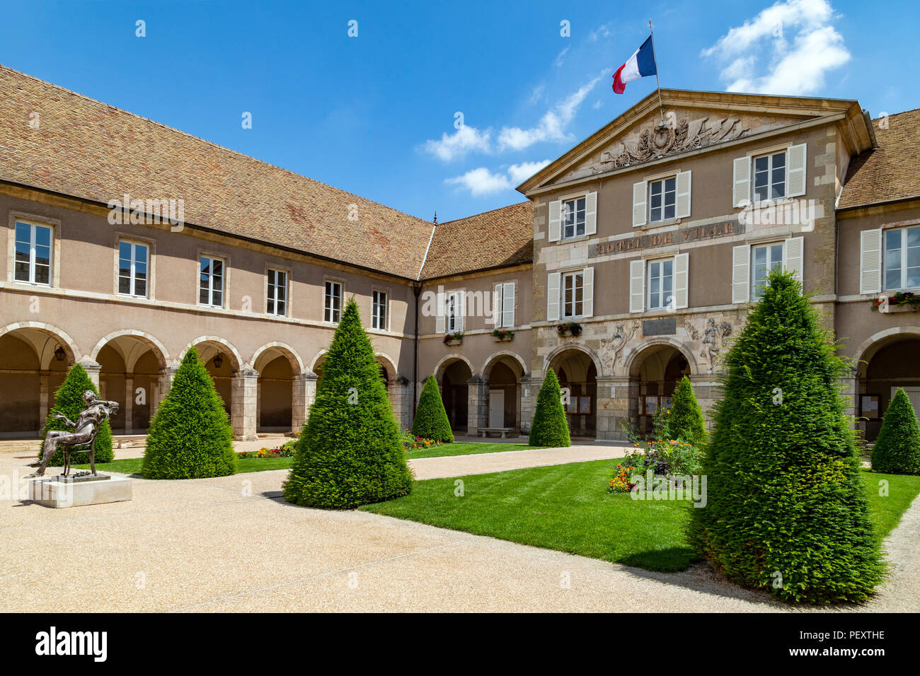 Das Hotel de Ville (Rathaus) in der Stadt Beaune in der Region Burgund in Frankreich. Stockfoto