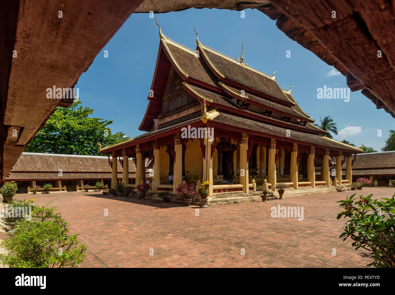 Die schöne buddhistische Tempel Wat Si Saket mit seinem Kreuzgang, Vientiane, Laos Stockfoto