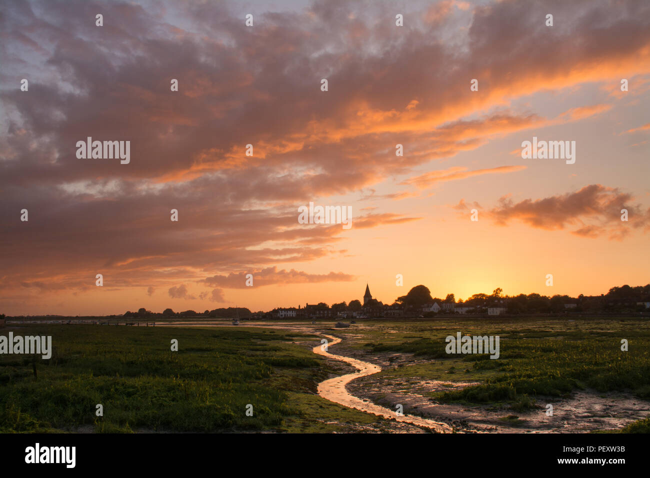 Sonnenuntergang über Bosham Hafen Landschaft in West Sussex, UK Stockfoto