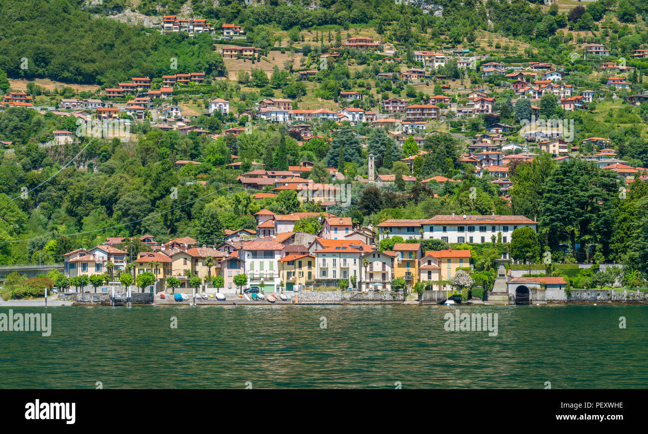 Ossuccio von der Fähre, kleinen, wunderschönen Dorf mit Blick auf den Comer See, Lombardei, Italien. Stockfoto