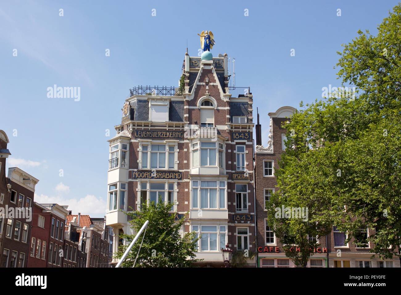 Das ehemalige Gebäude für Levensverzekering Noord-Braband, einer Lebensversicherung an der Ecke der Singel und Haarlemmerstraat Amstedam, Niederlande Stockfoto