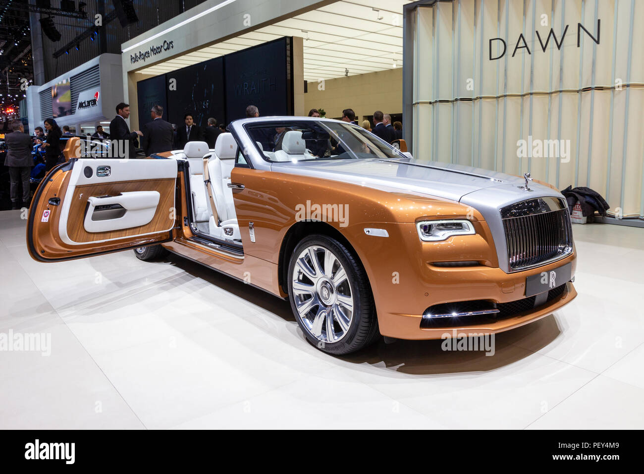 Genf, Schweiz - 1. MÄRZ 2016: Rolls Royce Dawn Luxus Cabriolet präsentiert  auf dem 86. Internationalen Automobilsalon in Genf Stockfotografie - Alamy
