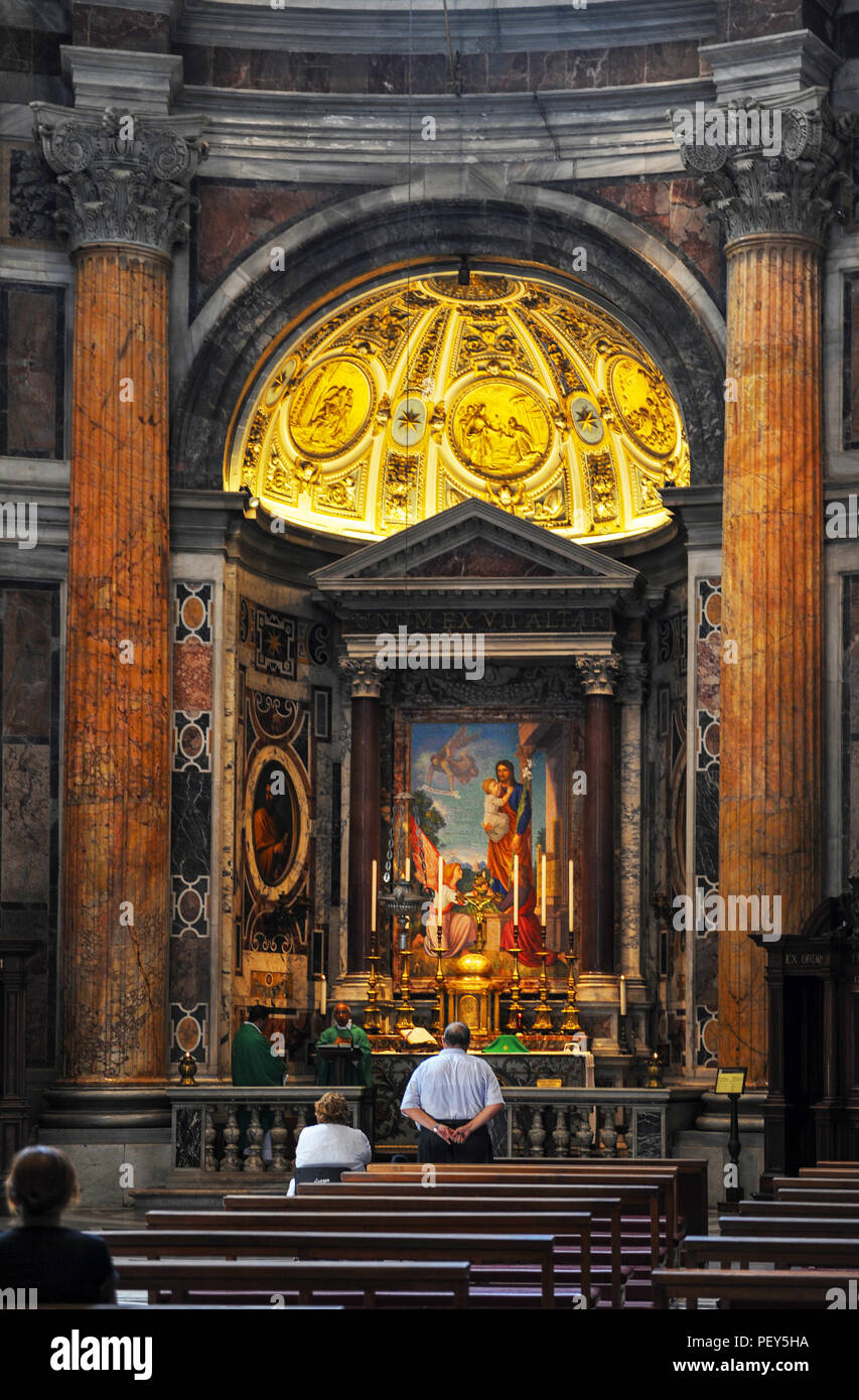 Beeindruckenden innenraum der Kathedrale San Pietro Stockfoto