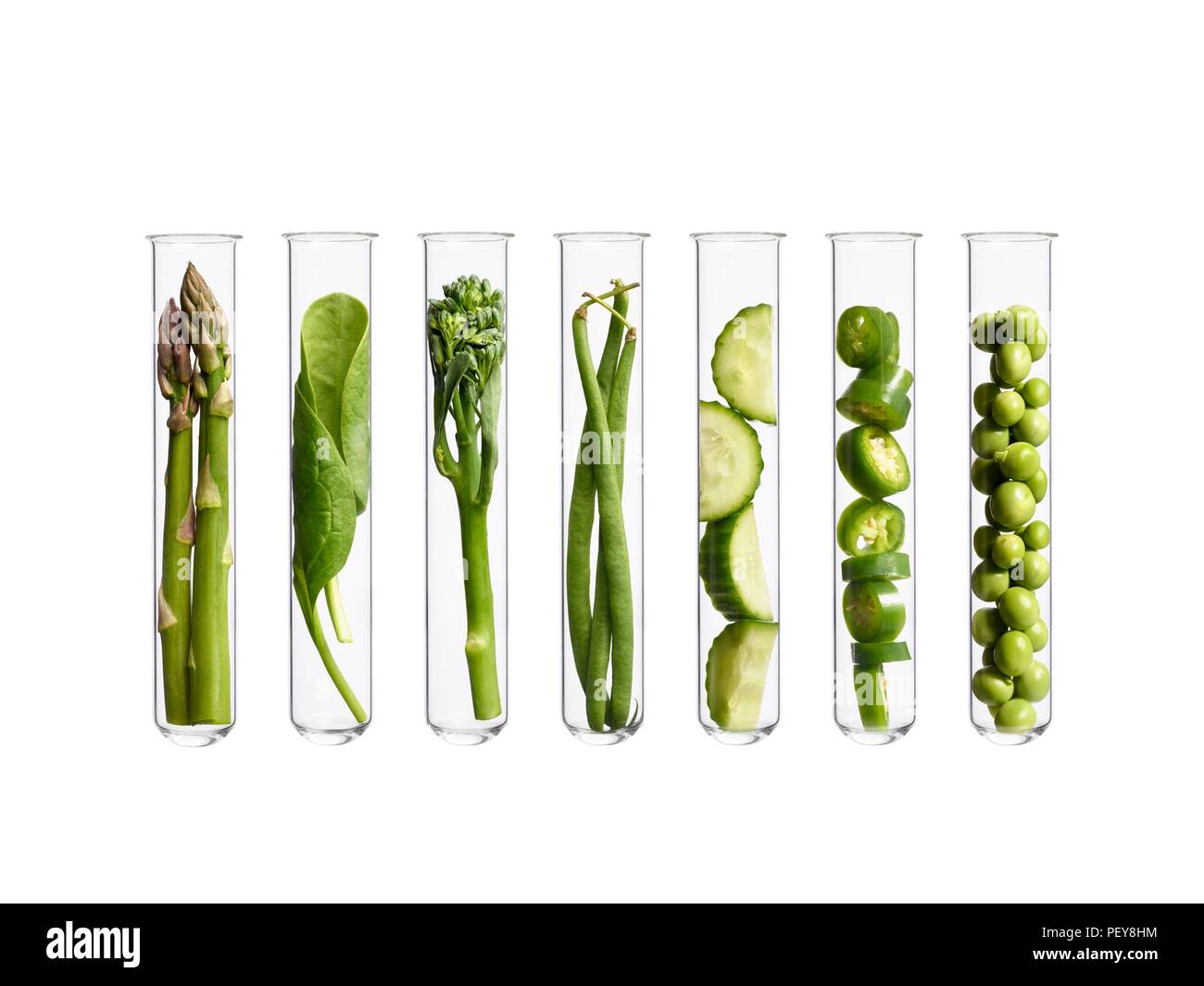 Gemüse in den Reagenzgläsern, Studio gedreht. Stockfoto