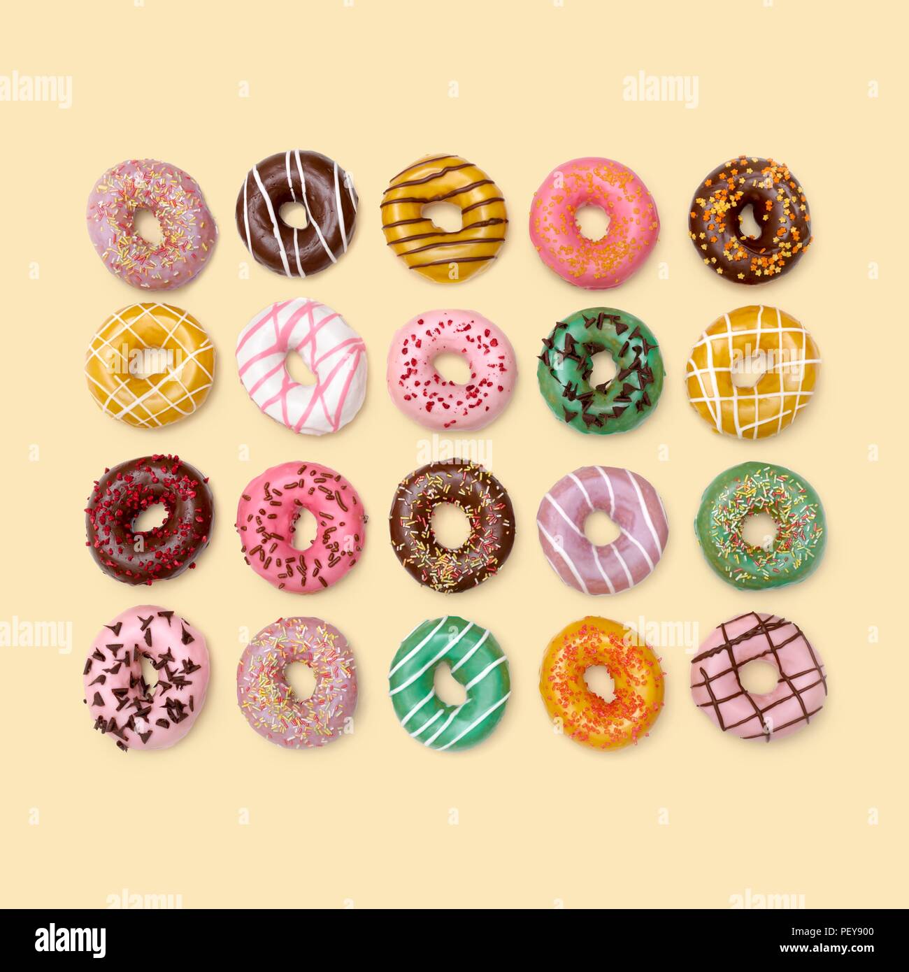 Bunte Donuts, Studio gedreht. Stockfoto
