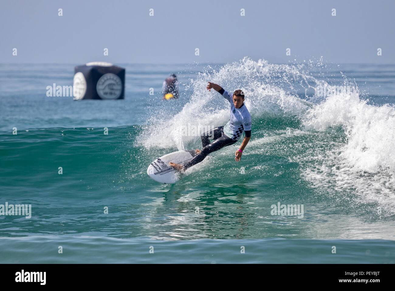 Eithan Osborne konkurrieren in der US Open des Surfens 2018 Stockfoto