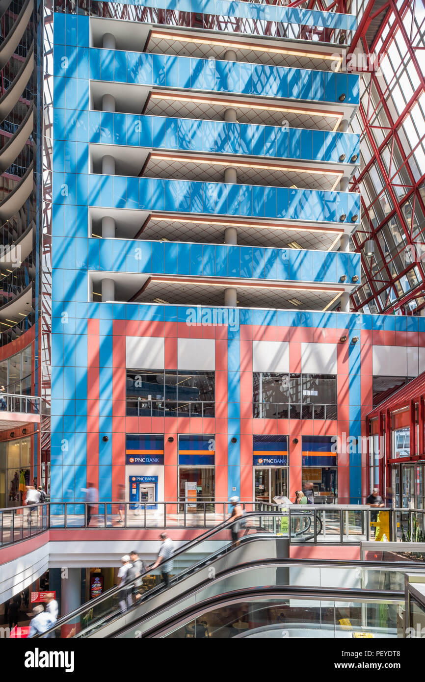 Atrium des James R. Thompson Center - Staat Illinois Gebäude von Helmut Jahn Stockfoto