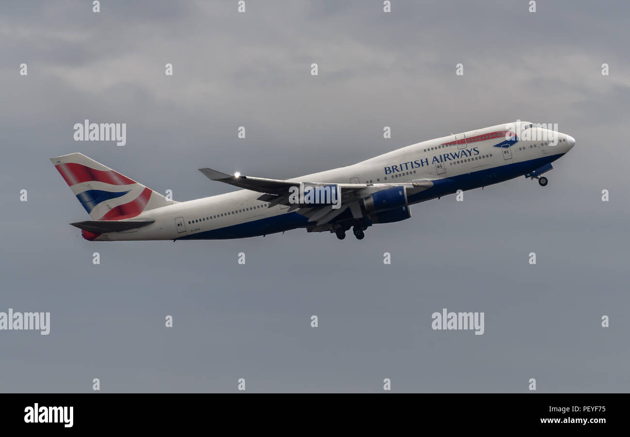 Flughafen London Heathrow Abflug British Airways www.alamy.de