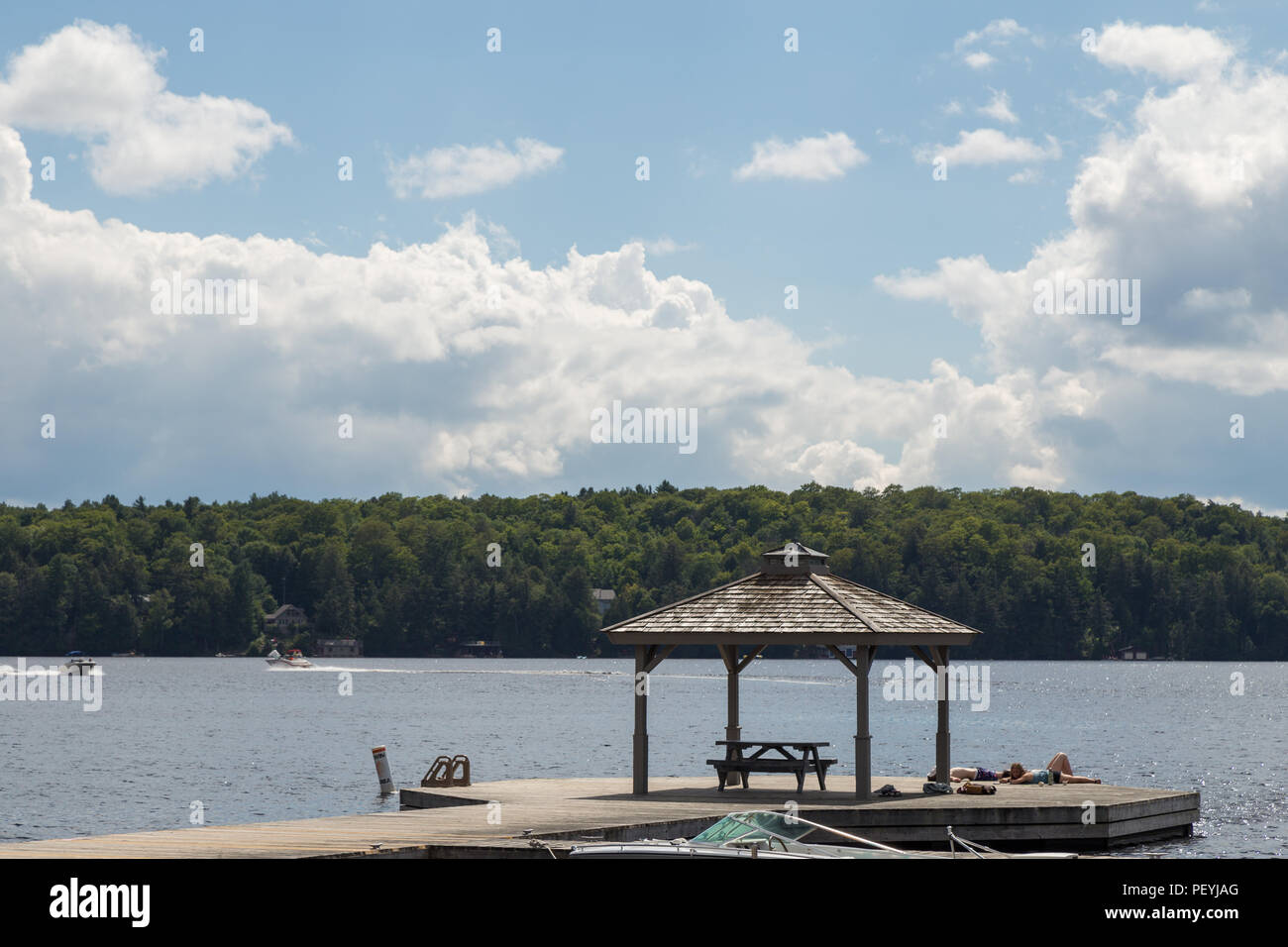 ROSSEAU, ON, Kanada - 27. Juli 2017: Die öffentliche Dock auf Lake Rosseau im Muskokas, Ontario. Stockfoto