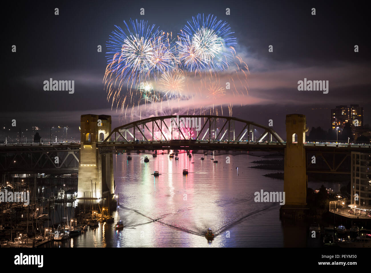 Das Feuerwerk aus der Feier des Lichts in Vancouver der English Bay. Stockfoto