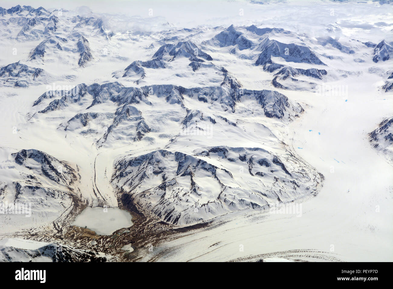 Ein Luftbild der vergletscherten Berge und eisfeldern in Wrangell St. Elias National Park, Alaska, USA. Stockfoto