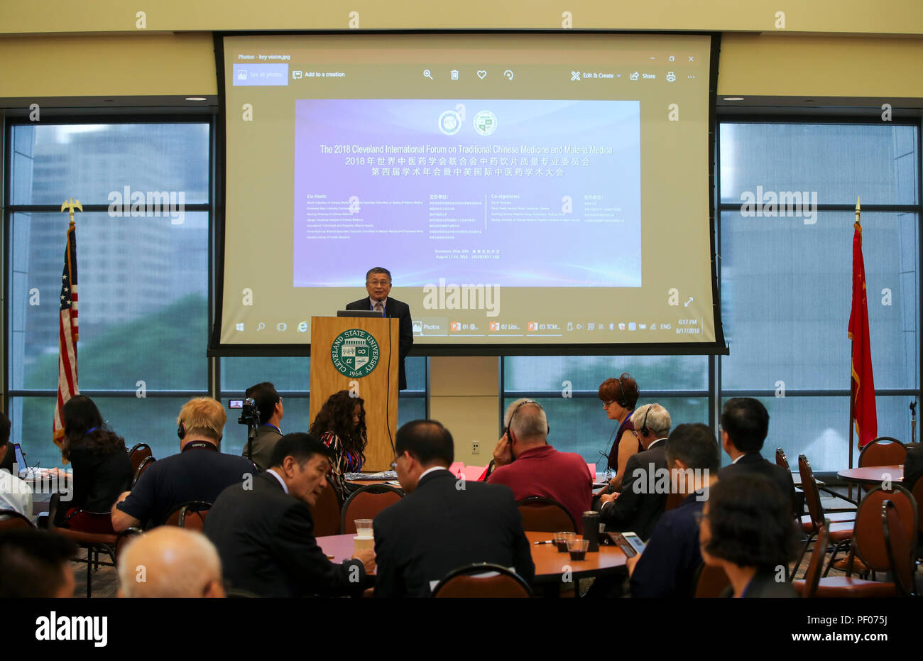 Cleveland, USA. 17 Aug, 2018. Die Eröffnungsfeier der Cleveland der Traditionellen Chinesischen Medizin (TCM) und Materia Medica (MM) Forum ist in Cleveland, Ohio, USA, Nov. 17, 2018 statt. In der Traditionellen Chinesischen Medizin (TCM) ist Teil der integrativen Medizin Programme in den Vereinigten Staaten, sagten Experten, hier Freitag. Gehen MIT TCM Gewinne größere Akzeptanz in den USA: Experten der Credit: Wang Ying/Xinhua/Alamy leben Nachrichten Stockfoto