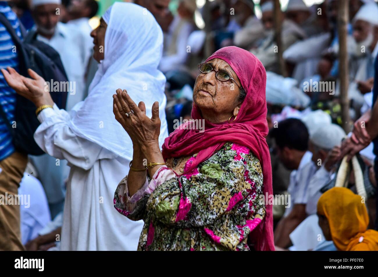 Shah hamdan shrine Fotos und Bildmaterial in hoher Auflösung Alamy