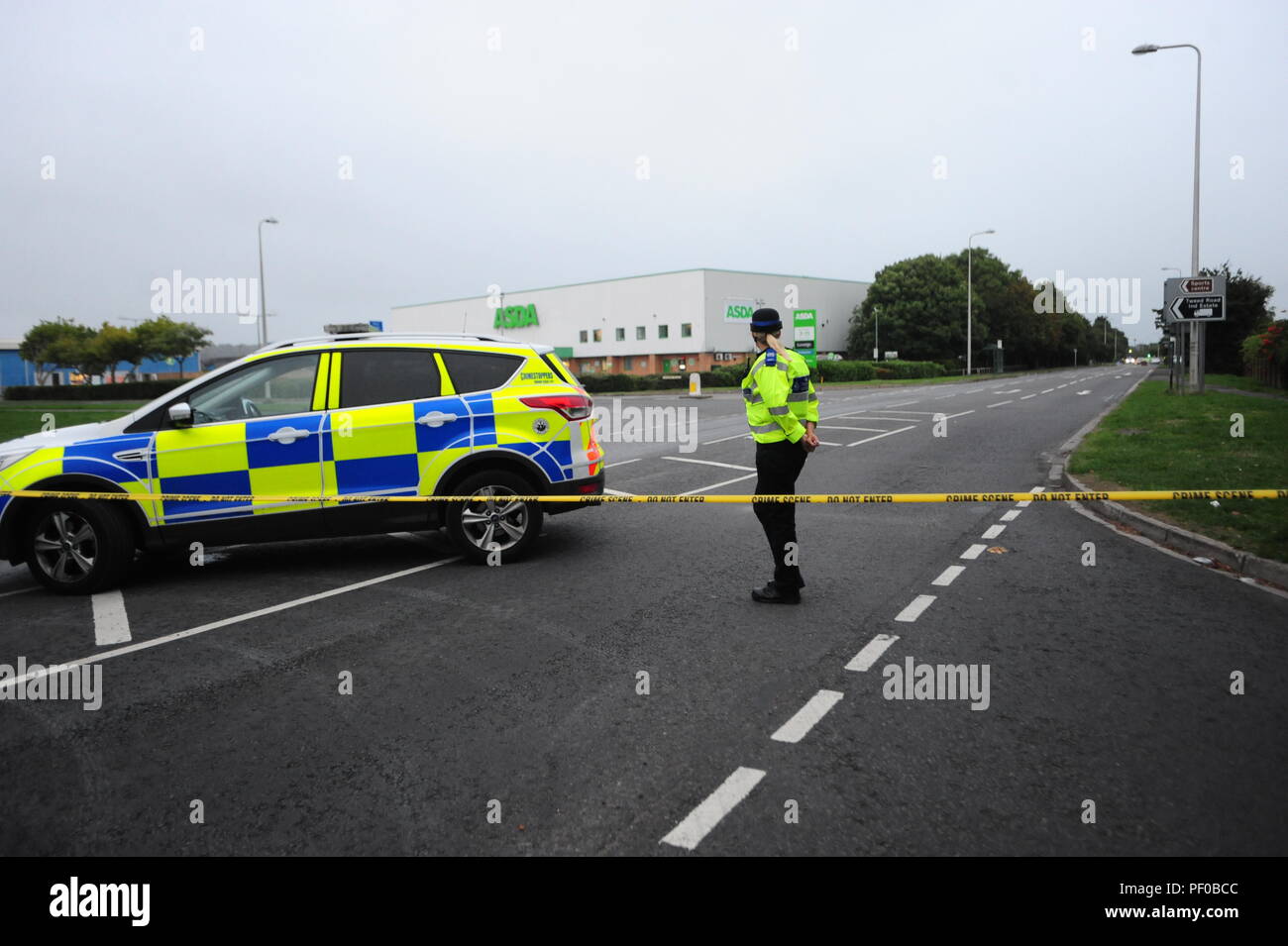 Der Supermarkt ASDA in Clevedon North Somerset frühen Samstag abend evakuiert wurde und die Bomb Squad genannt wurden/Robert Timoney/Alamy/Live/Aktuelles Stockfoto