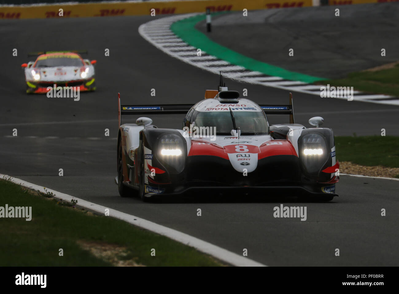 Die #8 Toyota Gazoo Racing Toyota TS 050 Hybrid von Sebastien Buemi, Kazuki Nakajima und Fernando Alonso im Qualifying für die FIA World Endurance Championship 6 Stunden Silverstone, in Silverstone, Großbritannien Stockfoto