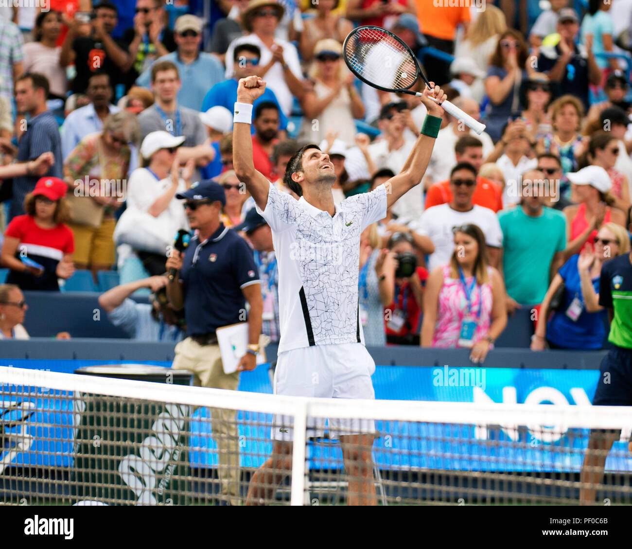 Ohio, USA. 18. August 2018. Novak Djokovic (SRB) feiert seinen Sieg über Marin Cilic (CRO) der westlichen Süden öffnen, Mason, Ohio, USA. Brent Clark/Alamy leben Nachrichten Stockfoto