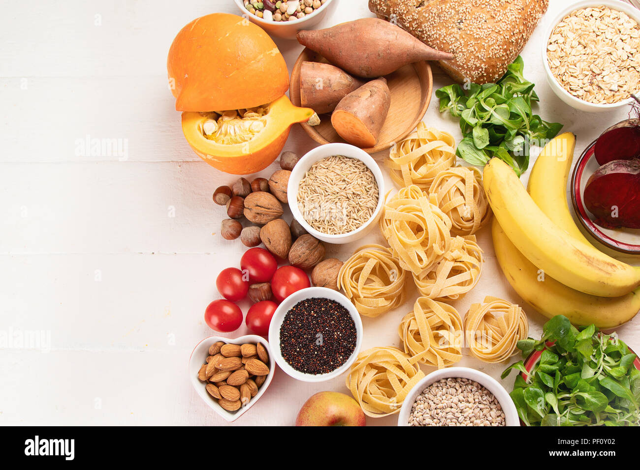 Lebensmittel, die einen hohen Gehalt an Kohlenhydraten. Gesundes Essen. Ansicht von oben Stockfoto