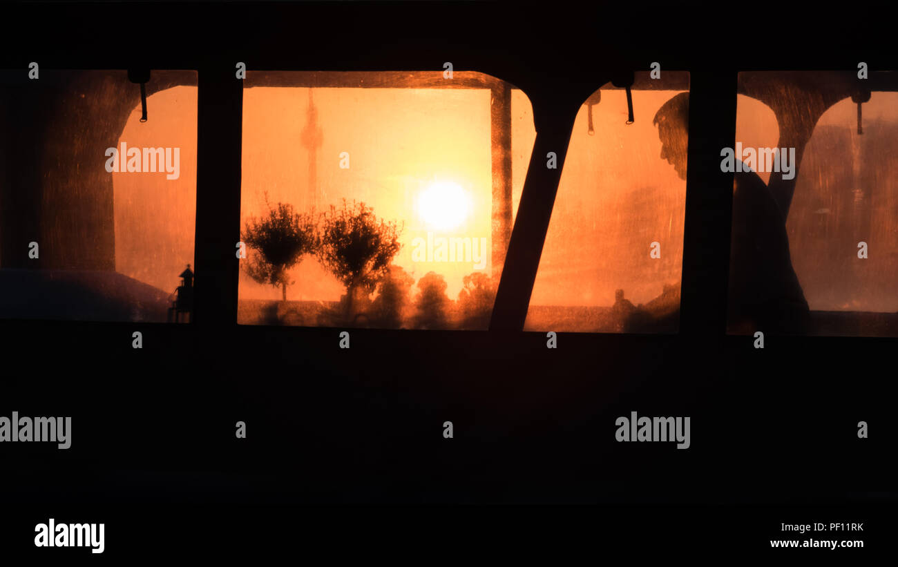 Ein Tag geht zu Ende auf dem Ausflug Schiff Stockfoto