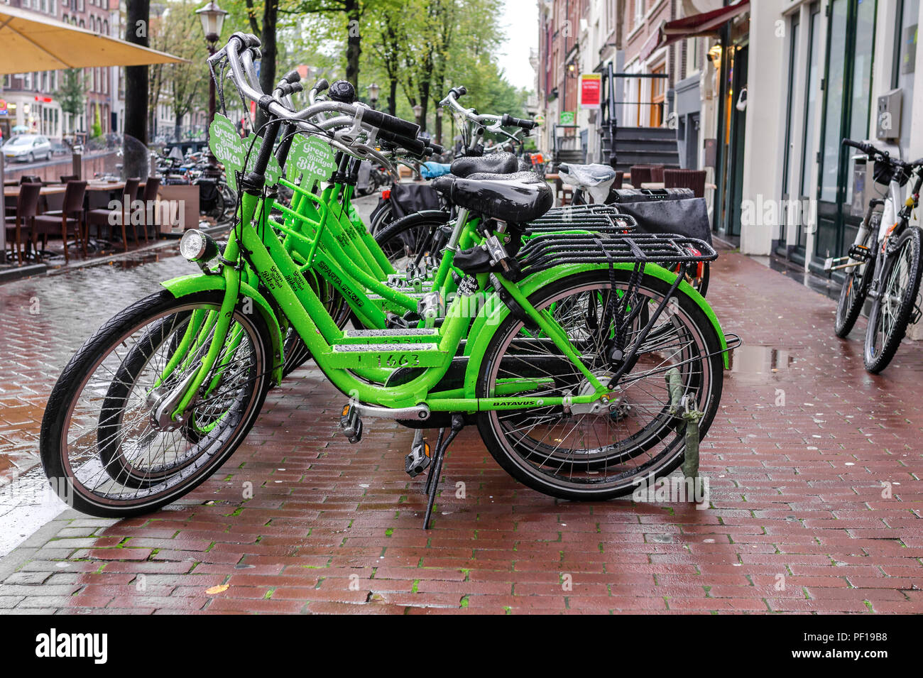 Fahrrad mieten in Amsterdam. An einem regnerischen Tag fotografiert  Stockfotografie - Alamy