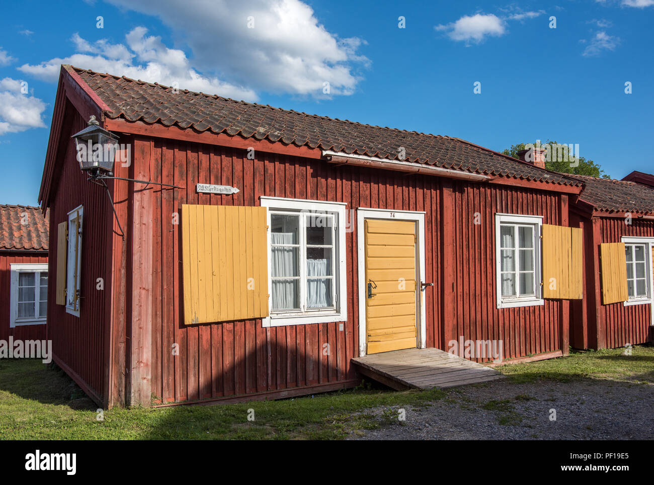 Lövånger Kirche Stadt im Norden Schwedens aus dem 17. Jahrhundert und besteht aus 117 Bungalows, von denen viele für Hostel Unterbringung verwendet werden. Stockfoto