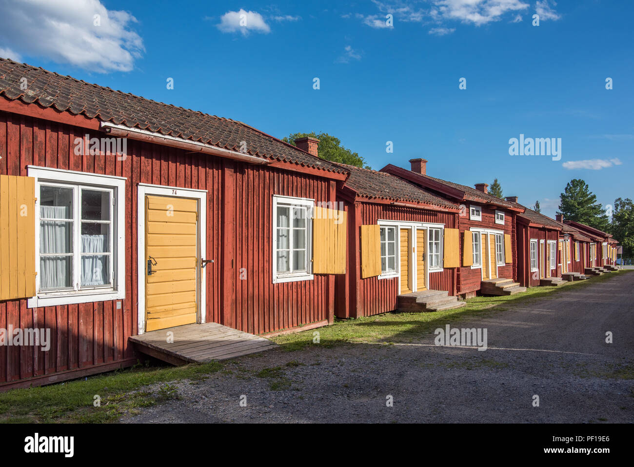 Lövånger Kirche Stadt im Norden Schwedens aus dem 17. Jahrhundert und besteht aus 117 Bungalows, von denen viele für Hostel Unterbringung verwendet werden. Stockfoto