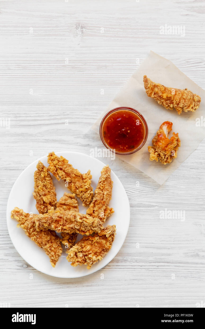Chicken Fingers mit Soße, Ansicht von oben. Kopieren Sie Platz. Stockfoto
