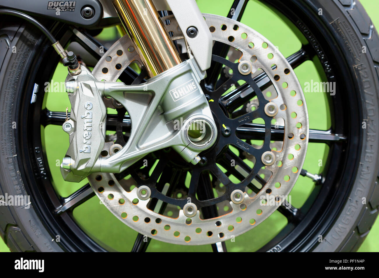 Brembo Bremsanlage mit innenbelüfteten Bremsscheiben. Hier sind Sie auf einer Ducati Motorrad installiert. Stockfoto