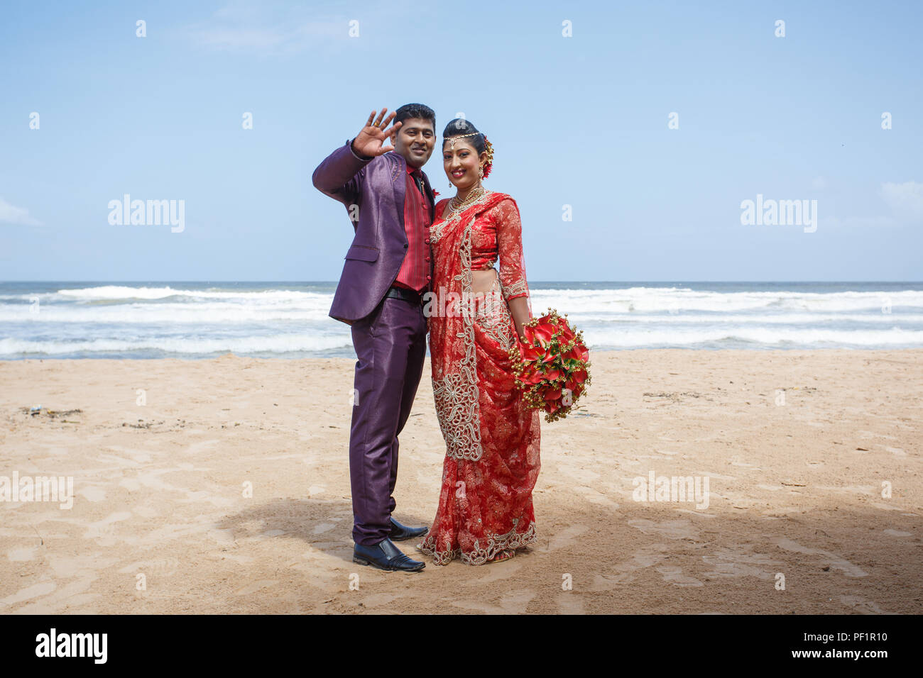 Braut und Bräutigam auf dem Bentota Beach Stockfoto