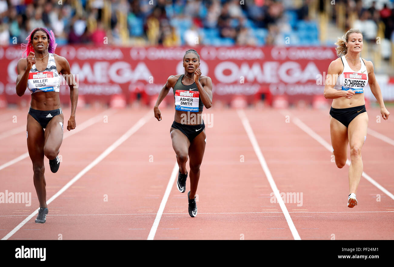 Großbritanniens Dina Asher-Smith (Mitte) an zweiter Stelle, Bahamas "Shaunae Miller-Uibo (links) gewinnt und Netherland Dafne Schippers (rechts) den dritten Platz im 200 m der Frauen während der Muller Grand Prix bei Alexander Stadium, Birmingham. Stockfoto