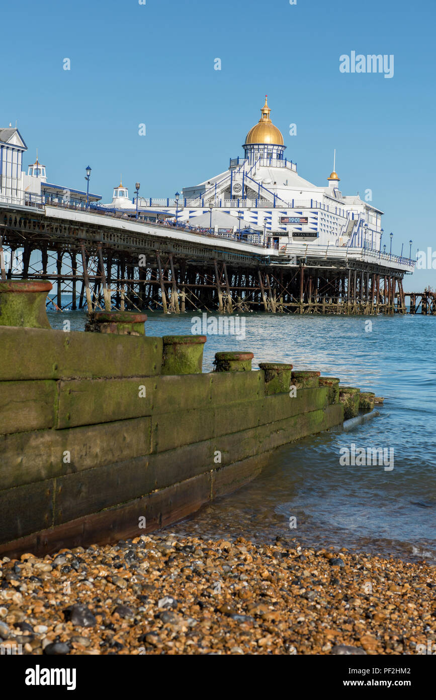 Eastbourne Pier, in der Grafschaft East Sussex an der Südküste von England in Großbritannien. Stockfoto