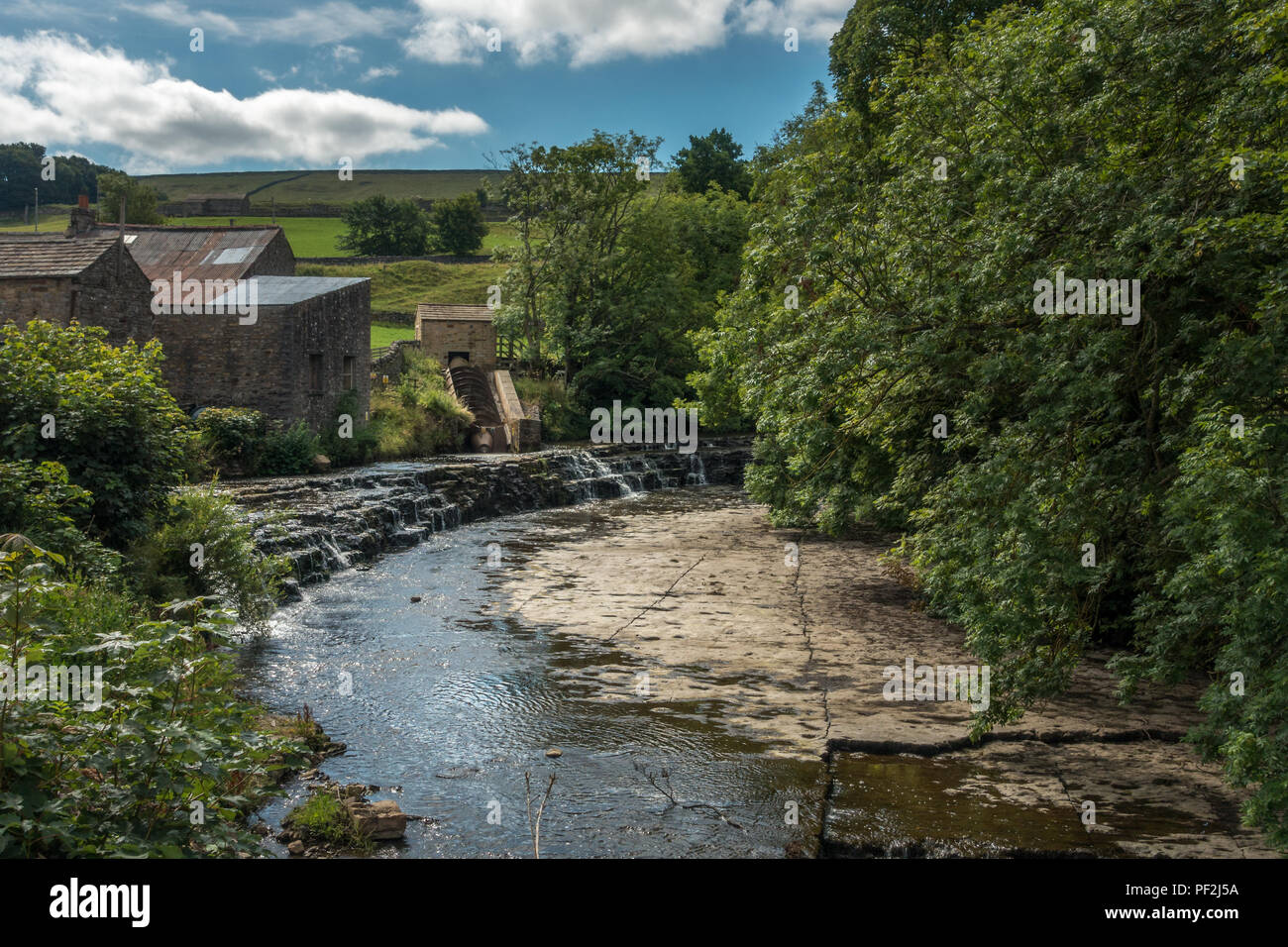 Fluss Bain Hydro, eine Gemeinschaft im Besitz schraube Turbine, die meisten der 40 Eigenschaften in das Dorf von Bainbridge, North Yorkshire, mit Selbstbeteiligung electri Stockfoto