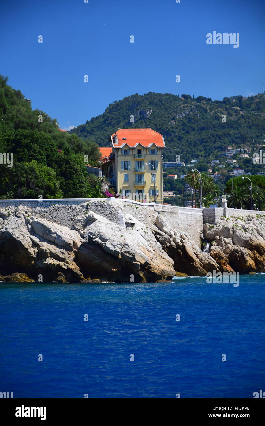Blick auf Nizza und die französische Riviera, wie sie vom Mittelmeer Stockfoto