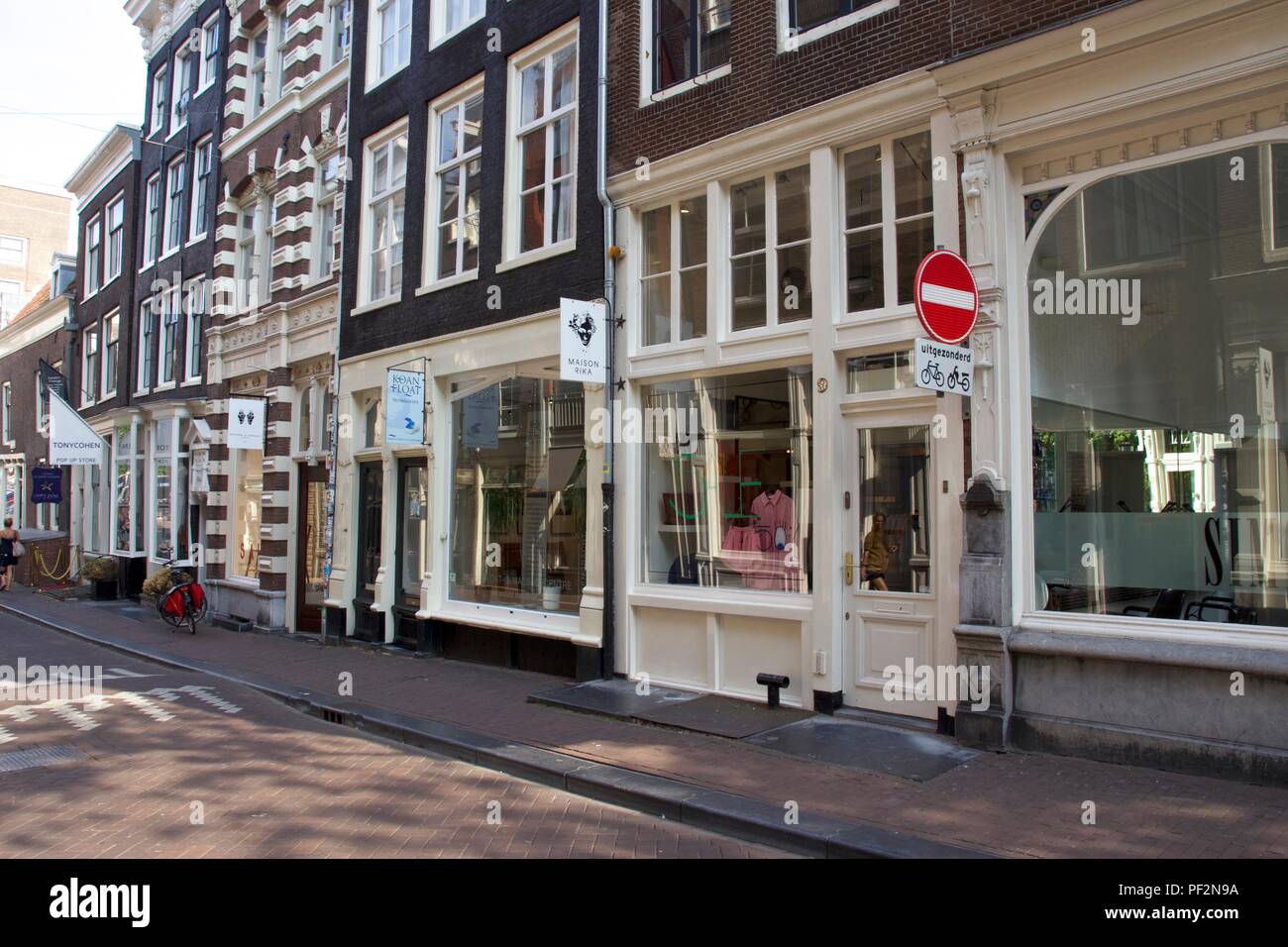 Die Geschäfte in der Oude Spiegelstraat, ein Teil von De 9 straatjes in Amsterdam, Niederlande Stockfoto
