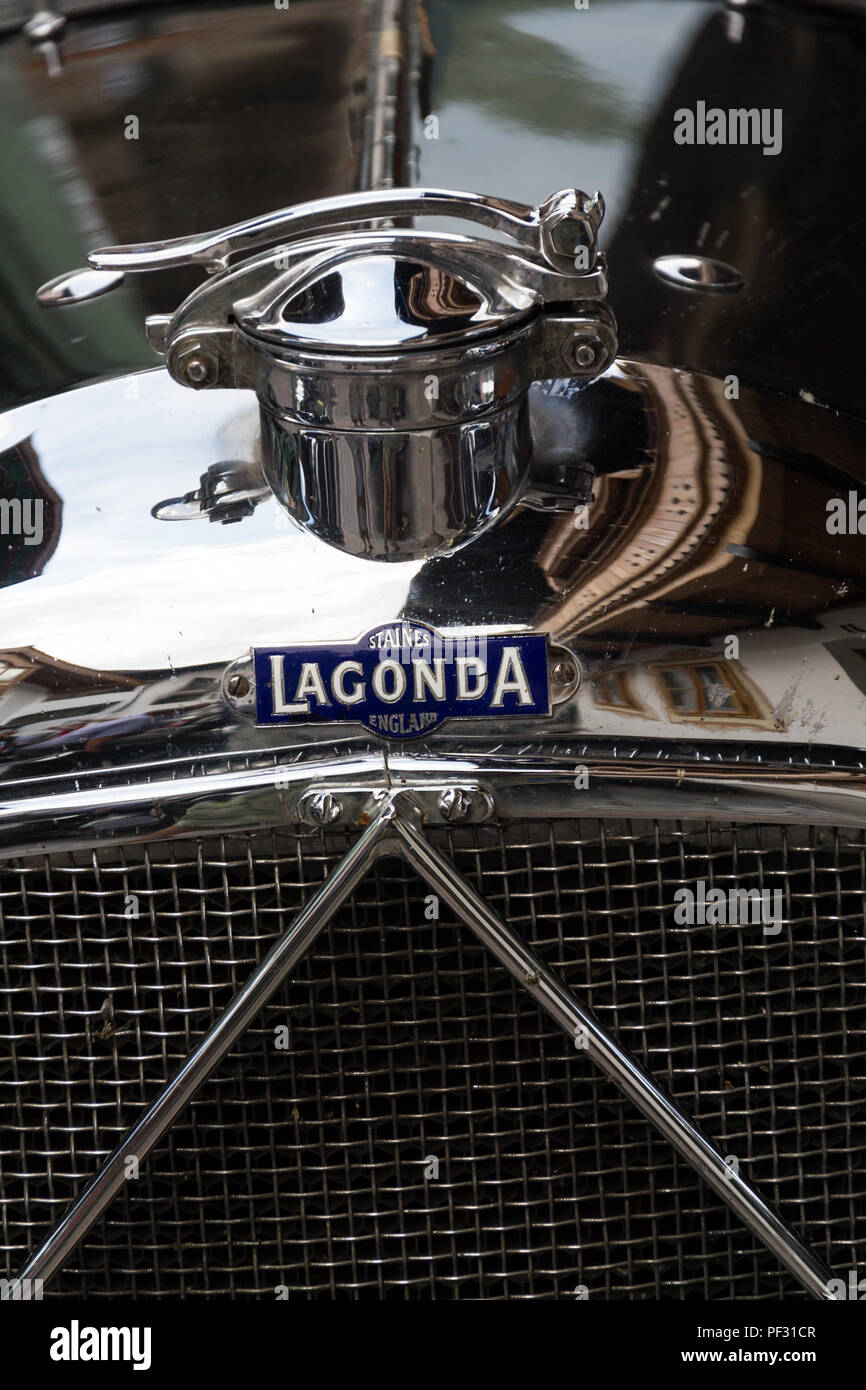 SAALBACH - Hinterglemm, Österreich - 21 Juni 2018: Vintage British Luxury Car Lagonda oldsmobile Veteran am 21. Juni 2018 in Saalbach-Hinterglemm, Österreich. Stockfoto