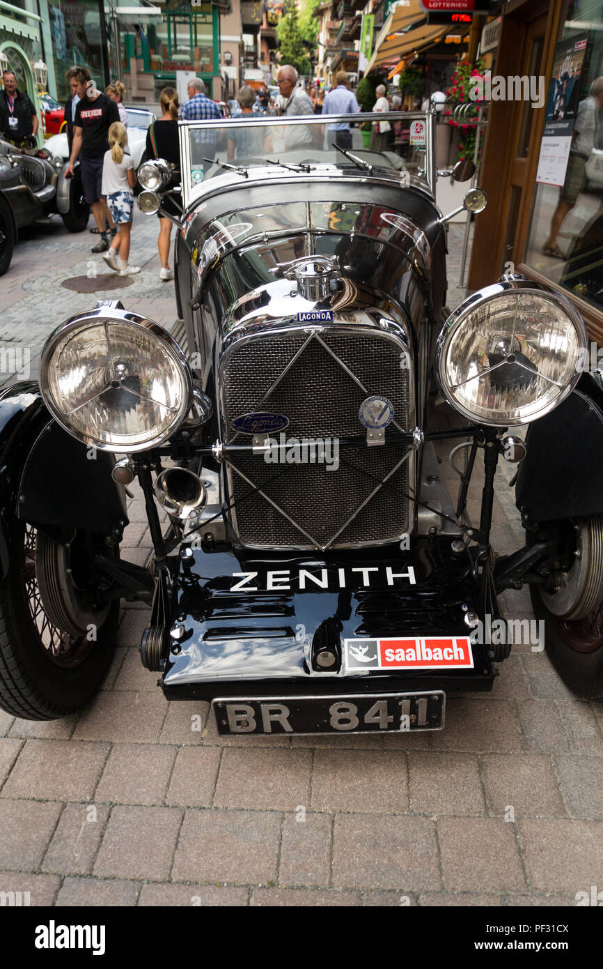 SAALBACH - Hinterglemm, Österreich - 21 Juni 2018: Vintage British Luxury Car Lagonda oldsmobile Veteran am 21. Juni 2018 in Saalbach-Hinterglemm, Österreich. Stockfoto