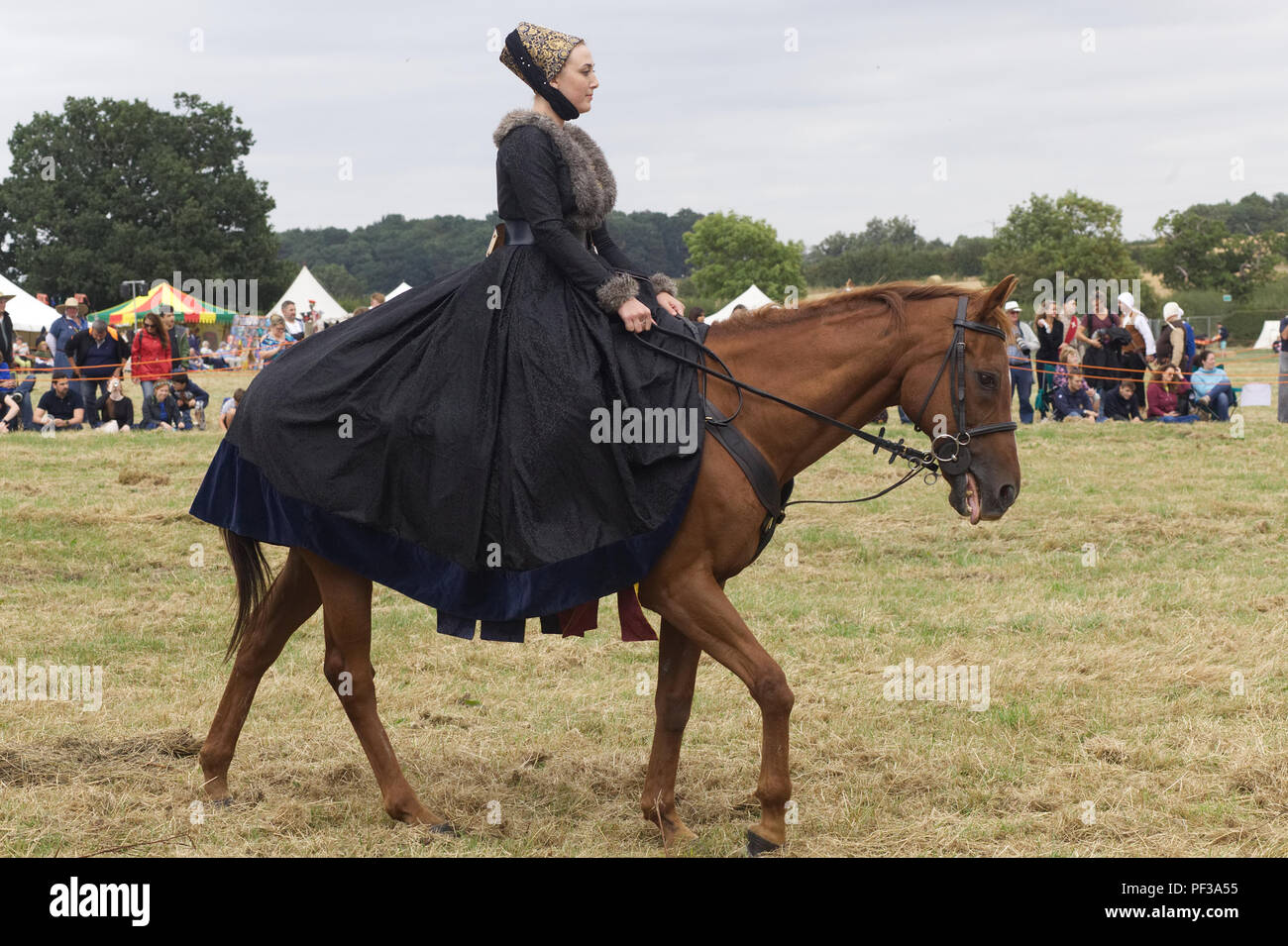 Eine Maid auf ein Pferd an der Royal Joust Stockfoto