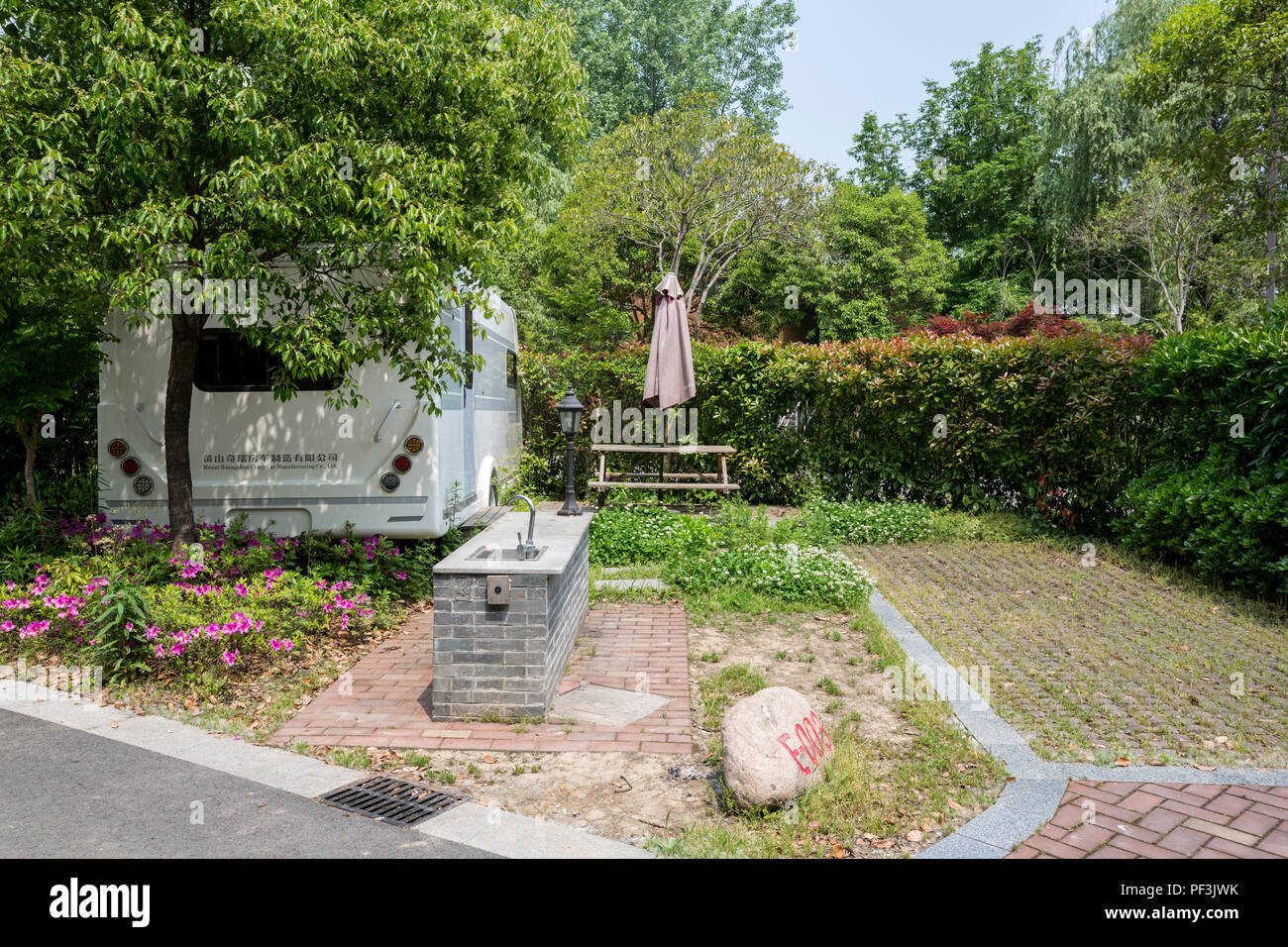 Yangzhou, Jiangsu, China. Tuju Zeltplatz, ein RV und Kabine Campingplatz für Familien, die einen Urlaub in der Landschaft. Stockfoto