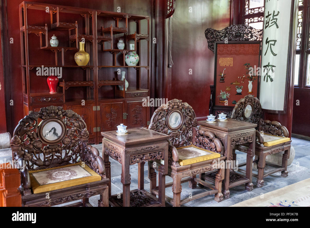 Yangzhou, Jiangsu, China. Ho Familie Haus und Garten. Innenansicht eines aus dem 19. Jahrhundert und im Wohnzimmer. Stockfoto