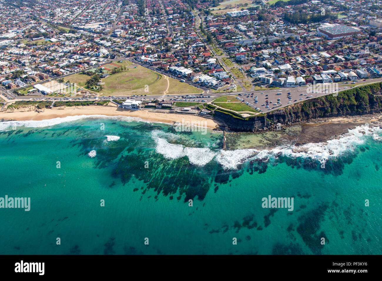 Luftaufnahme von Bar Beach und dem Vorort der Köche Hill in Newcastle, Australien. Südlich des CBD-Bereich dieser Strand seite Vorort ist ein beliebtes Gebiet. Stockfoto