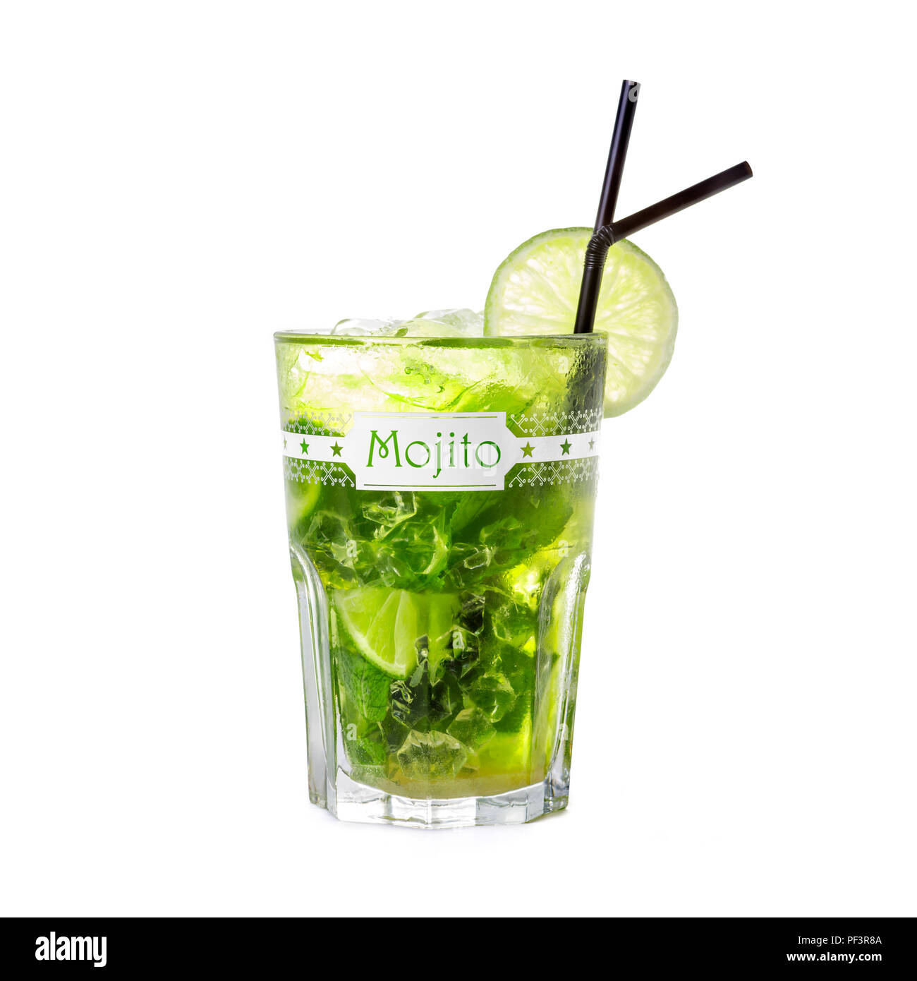 Einen Mojito cocktail fotografiert auf einem weißen Hintergrund. Es ist ein sehr erfrischendes Getränk für heiße Sommertage. Stockfoto