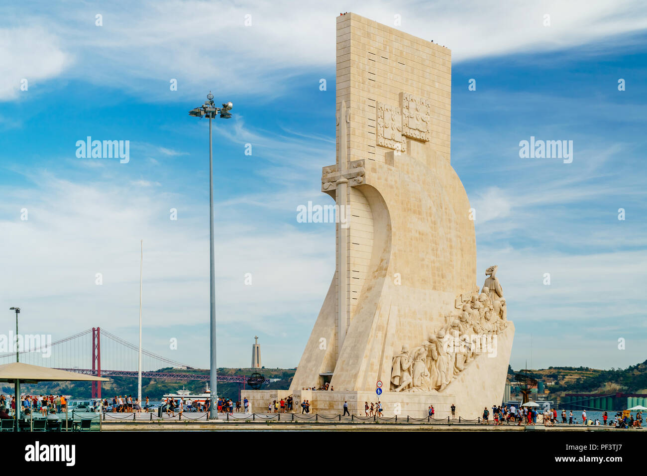 Lissabon, Portugal - 23 AUGUST 2017: Monument der Entdeckungen (Padrao dos Descobrimentos) feiert die Portugiesische Alter der Entdeckung und befindet sich Stockfoto