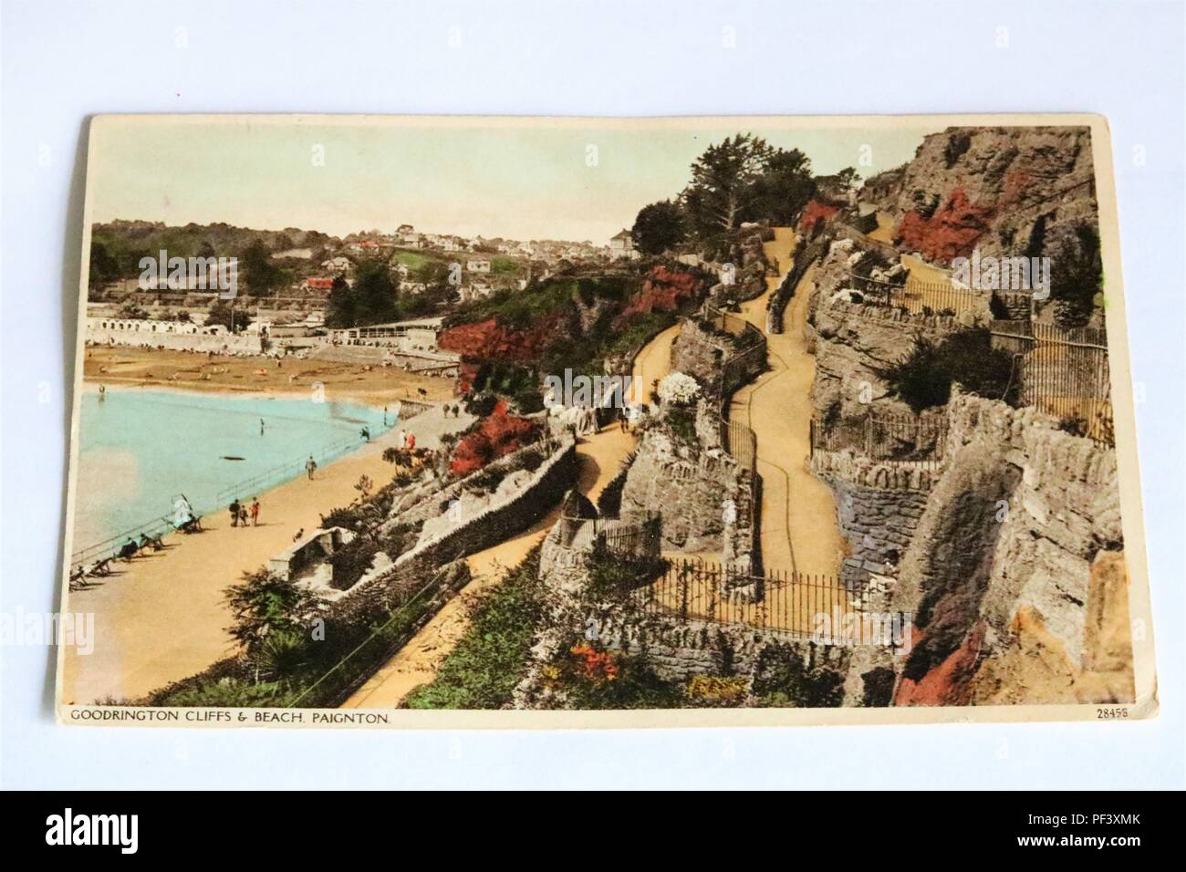 Frühe Farbe Postkarte zeigt Goodrington Klippen und Beach, Paignton, Devon, Großbritannien Stockfoto