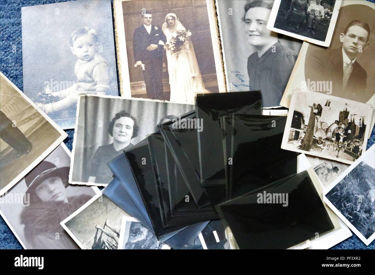 Alte schwarz-weiß Fotografien, Hochzeit, Portrait, Kind, Familie - Soziale Geschichte 1930 s, 1940 s Stockfoto