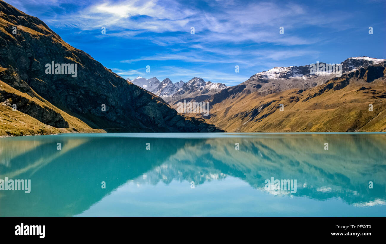 Reflexionen in der Lac de Moiry (Wallis, Schweiz) Stockfoto