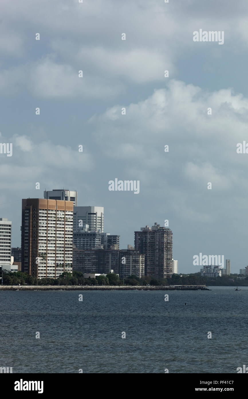 Blick auf die Skyline von Nariman Point Marine Drive, Mumbai, Maharashtra, Indien. Stockfoto
