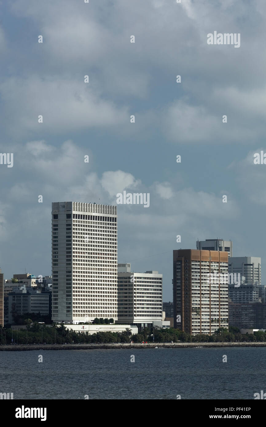 Blick auf die Skyline von Nariman Point Marine Drive, Mumbai, Maharashtra, Indien. Stockfoto